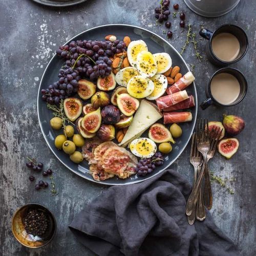 picture of a chef preparing dishes